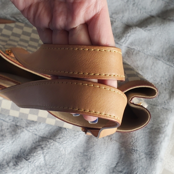 LV Hampstead Tote - Picture 13 of 17